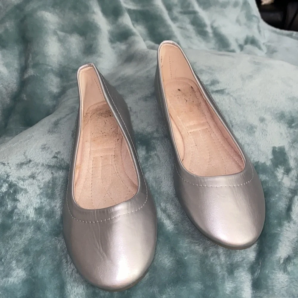 Danskin Flats - Picture 2 of 6